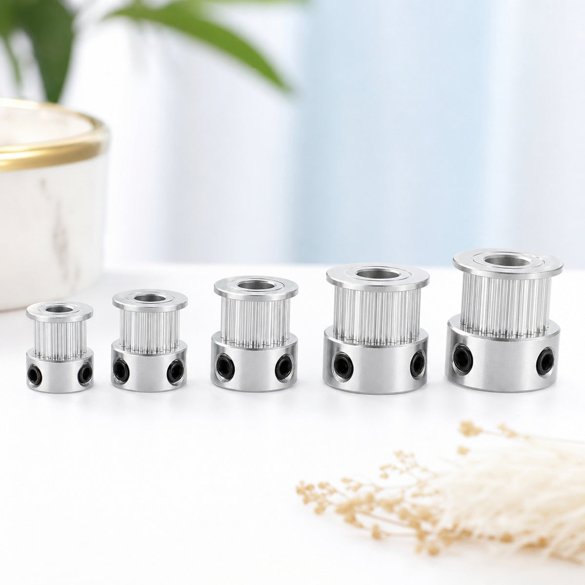 GT2 timing pulleys – product still life on a white background: a row of pulleys from 16 to 40 teeth arranged by size