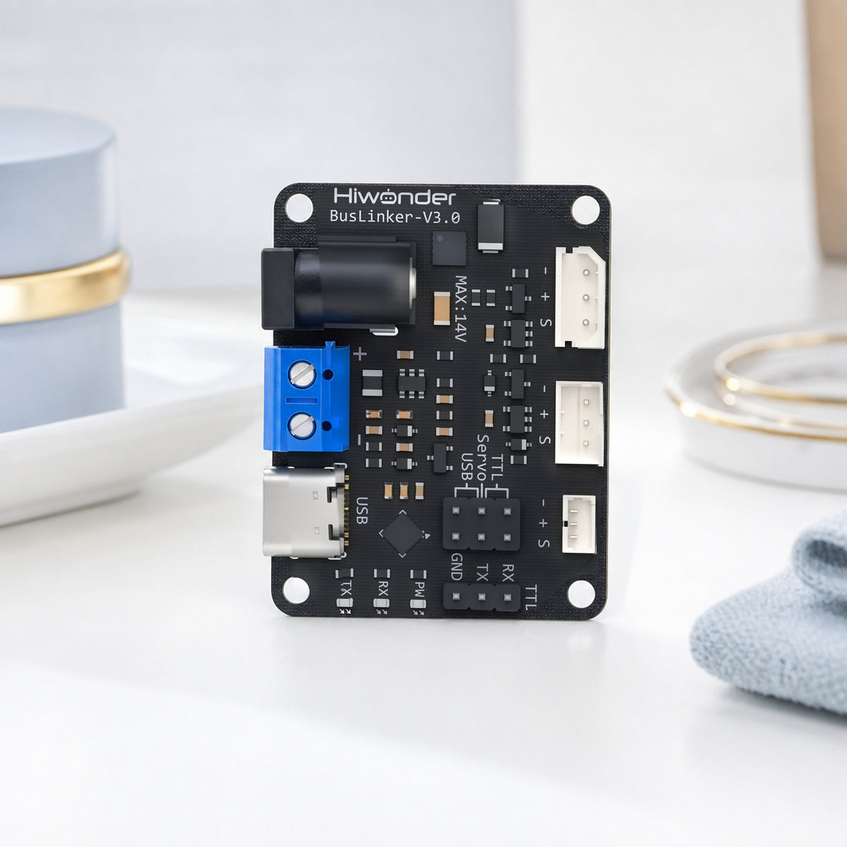 BusLinker V3.0 servo driver board – product still life on a white background: the board at a three-quarter angle